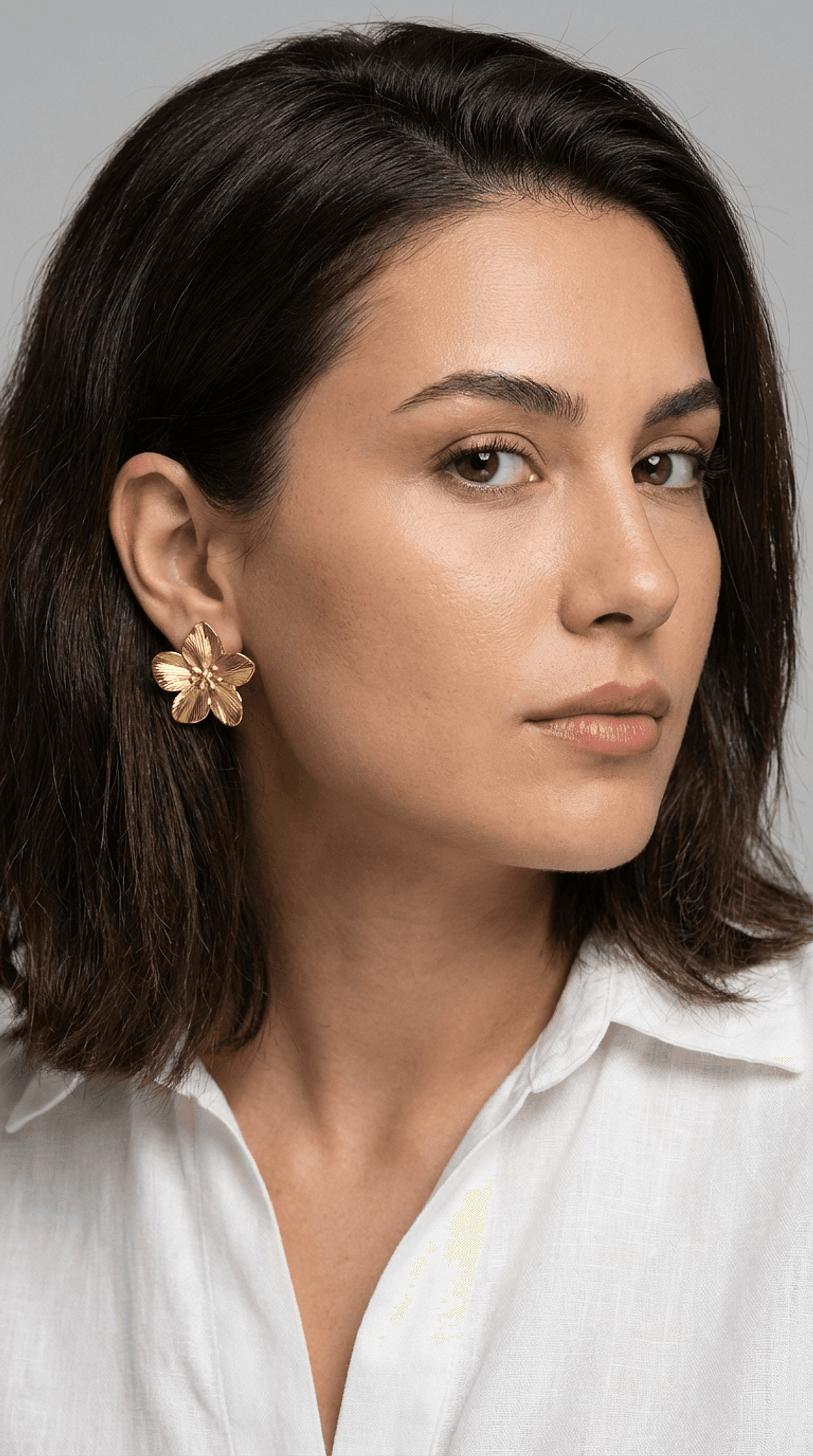 Earring render with refined metallic detail